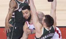 B体育-猛龙扳回一局晋级东部决赛系列赛2-1领先