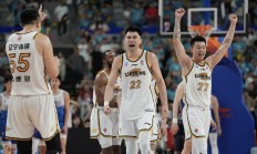 B体育-辽宁篮球队在今日的对决中掀起惊人反击，迎来突破性胜利